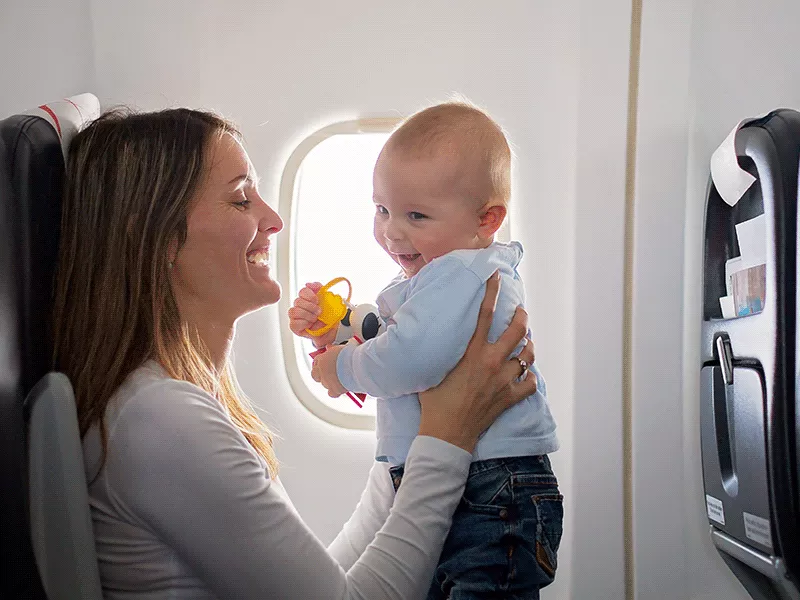 avião com bebé
