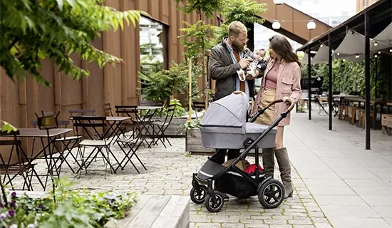 pareja paseo britax romer