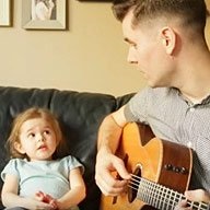 Video menina de 4 anos a cantar