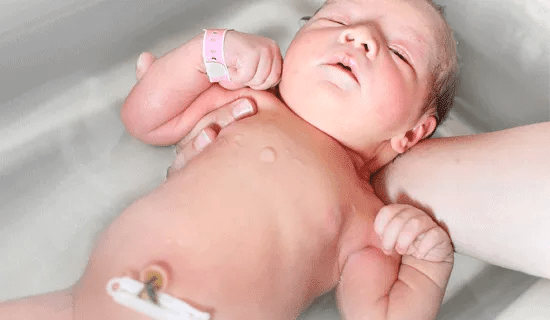cordon umbilical banho bebe