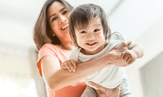 movimiento desarrollo bebe mama