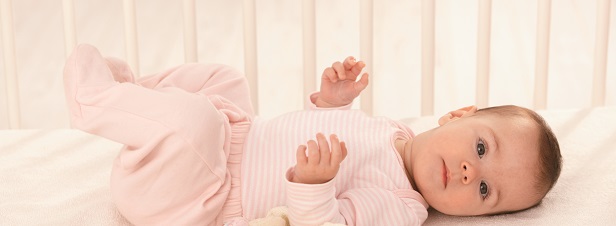 Como deve ser o berço evolutivo e a cama de viagem