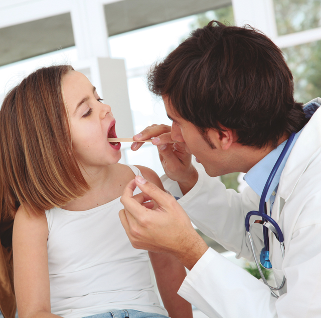 pediatra-garganta_95861503